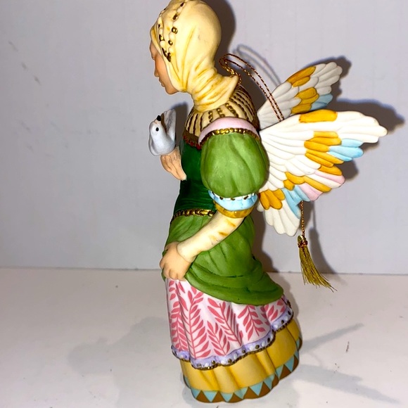 Porcelain Sculptor “ Gift of Peace” Christmas Figurine - Picture 3 of 7